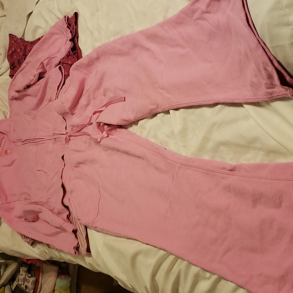 4 pc total 2 tops, jacket and ,pants (4pc total) - Picture 2 of 3